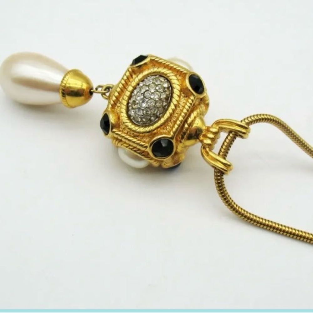 Fabulous Vintage
Unique Egyptian Revival
Glass Faux Pearl Necklace